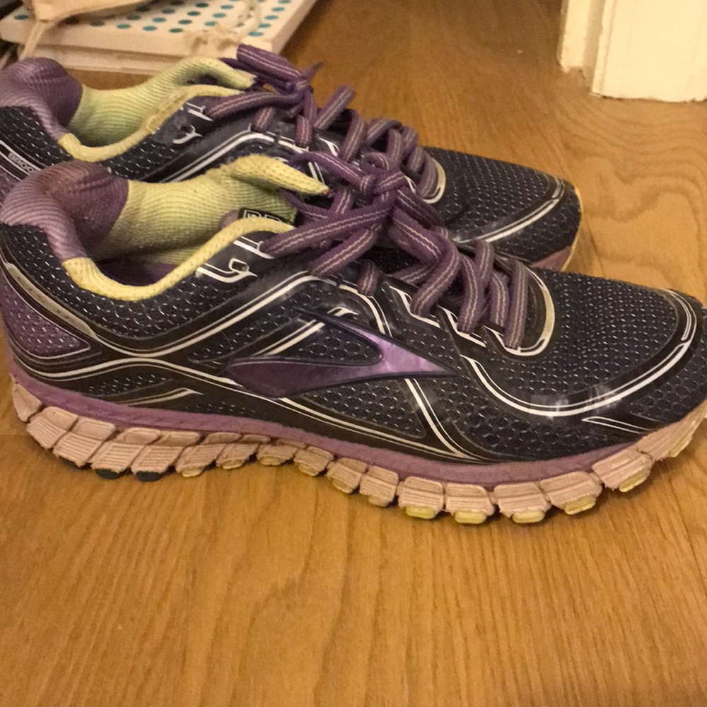 Brooks adrenaline gts 16